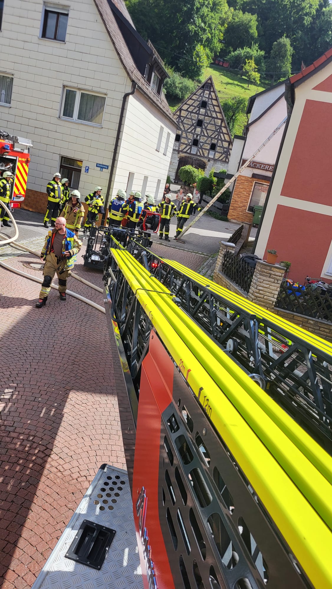 Einsatzfoto  B 3 - im Gebäude - ...