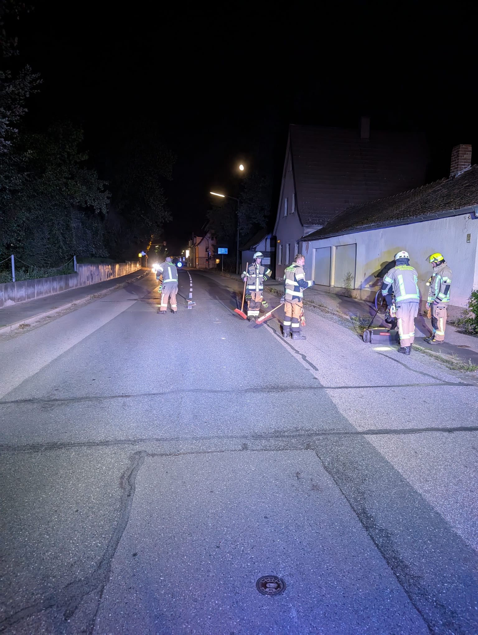 Einsatzfoto  THL 1 - klein - Straße ...