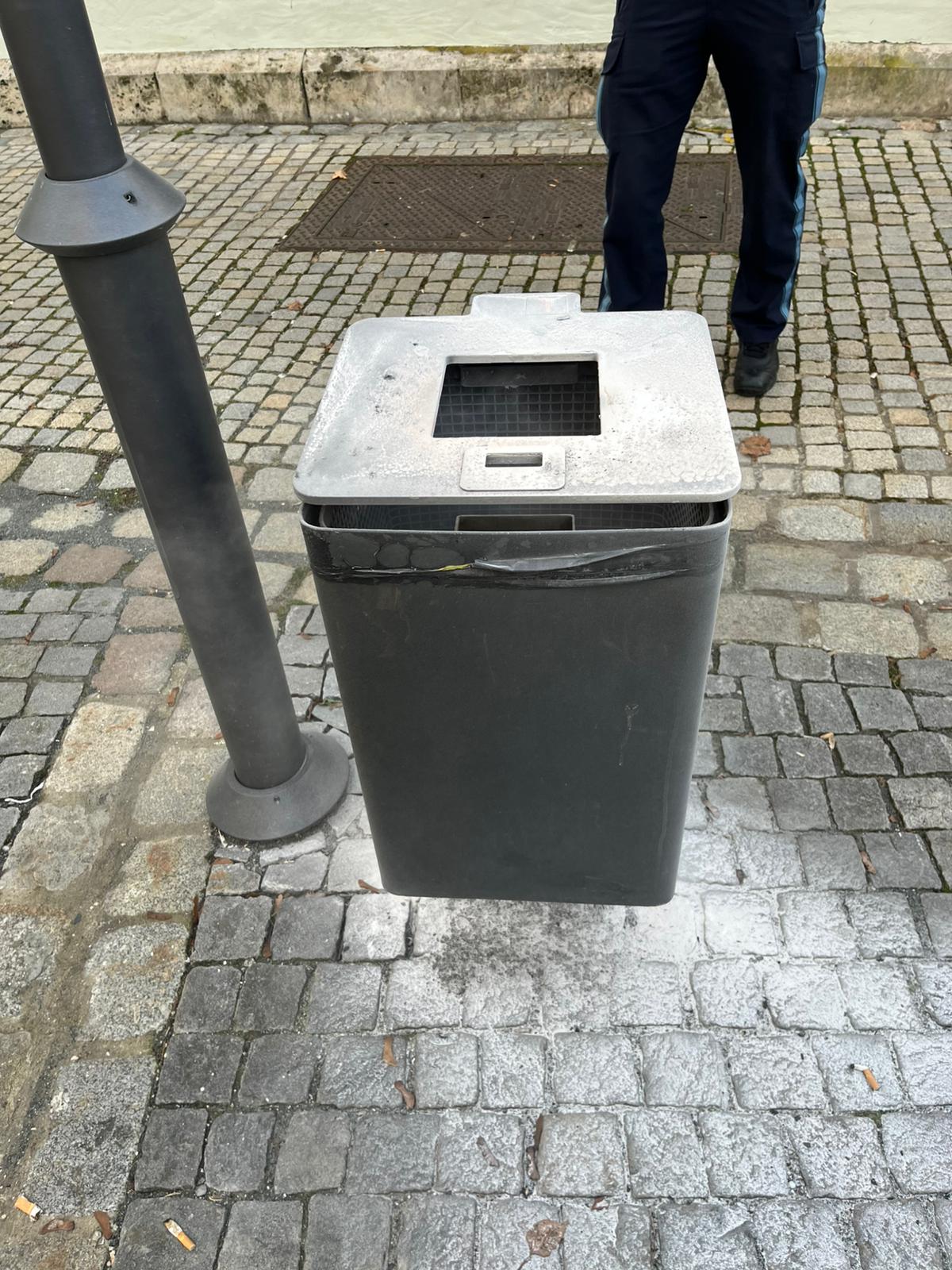 Einsatzfoto B 1 - im Freien - Abfall-, ...