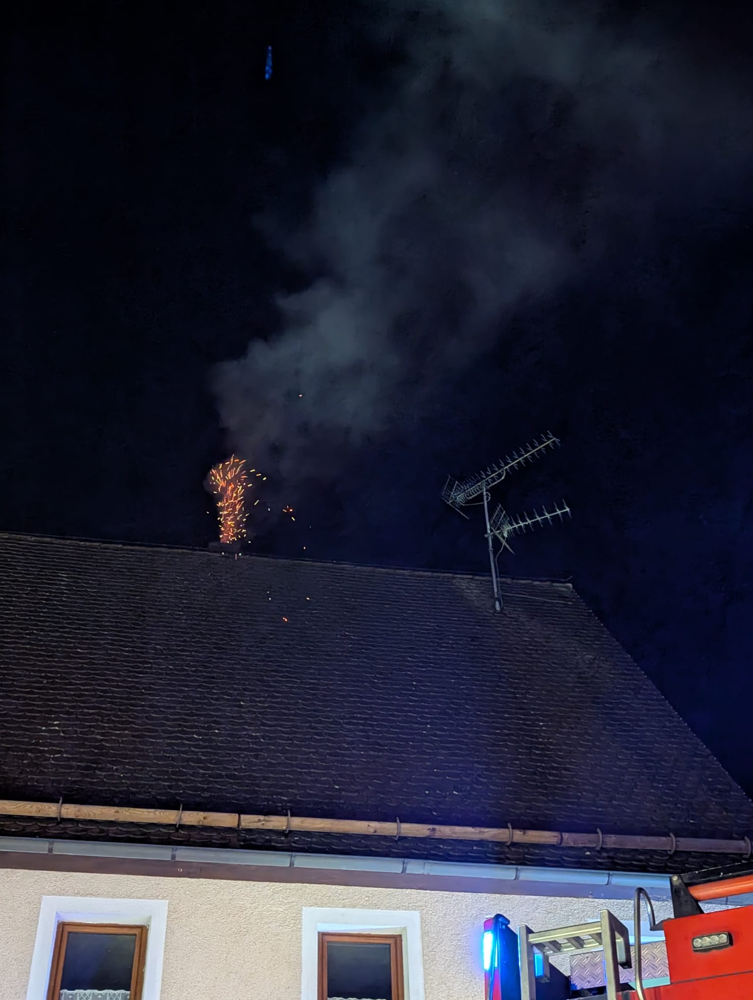 Einsatzfoto B 3 - im Gebäude - Kamin