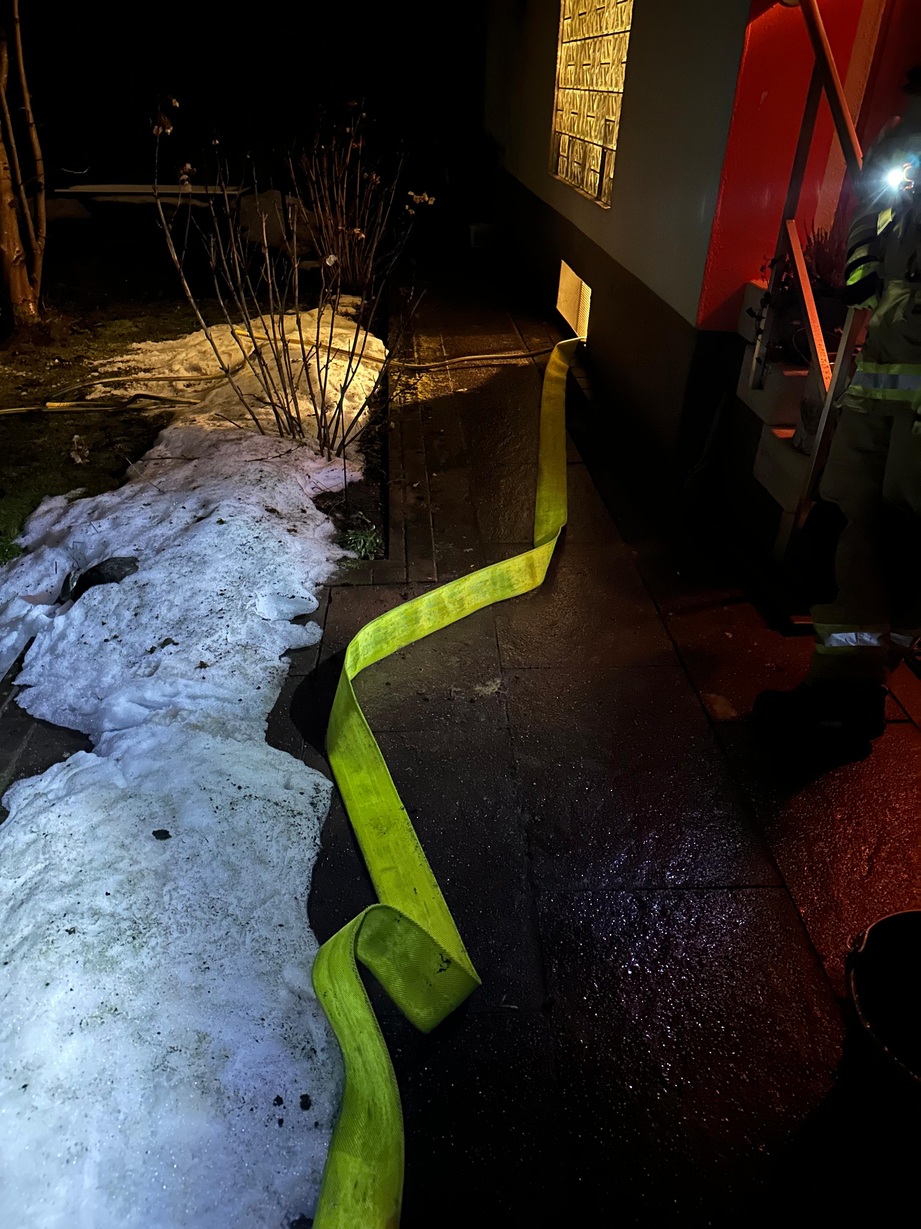 Einsatzfoto  THL 1 - klein - Wasser im ...