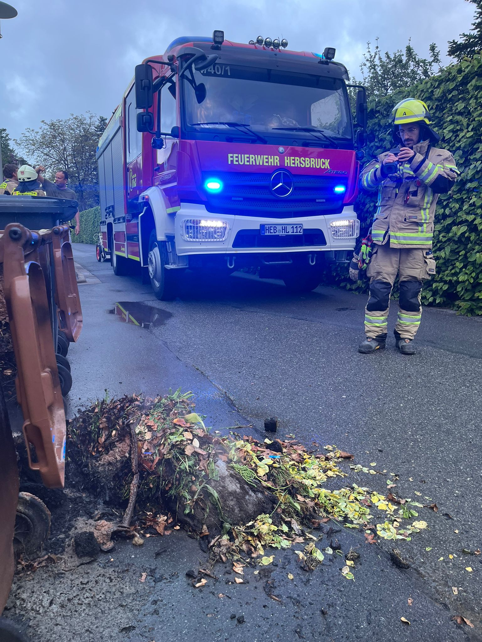 Einsatzfoto  B 1 - im Freien - Abfall-, ...