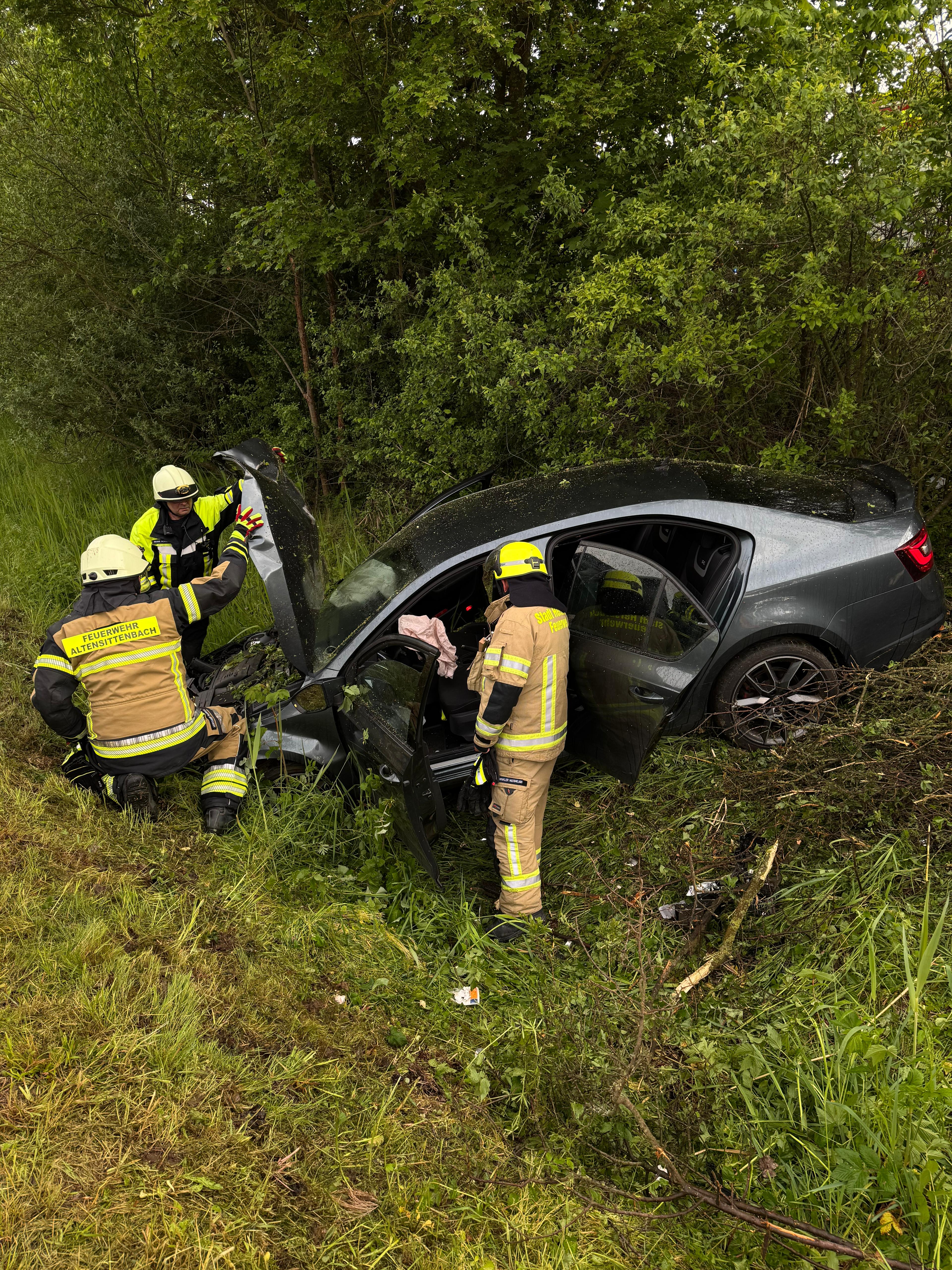 Einsatzfoto  THL 3 - VU - 1 oder 2 PKW, ...