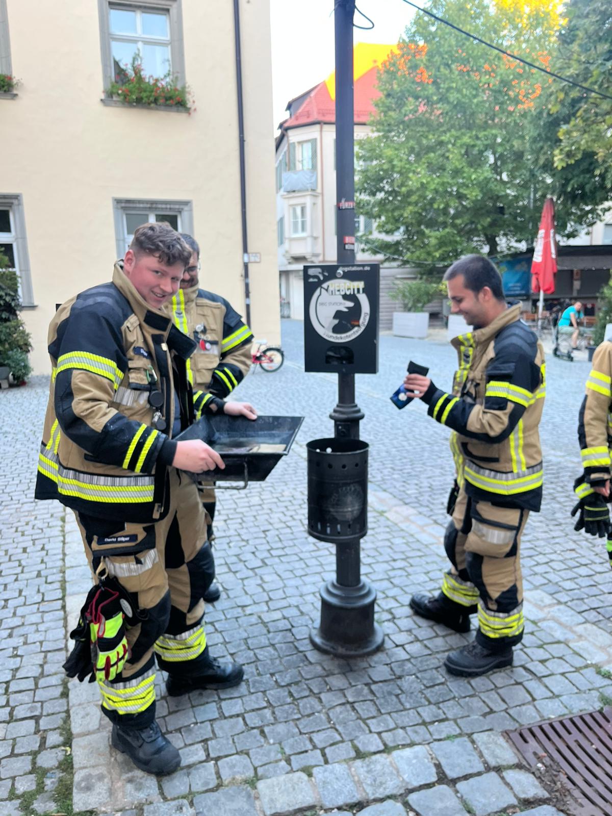 Einsatzfoto  B 1 - im Freien - Abfall-, ...